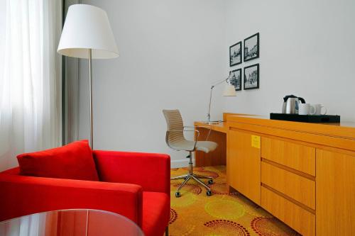 Courtyard by Marriott Budapest City Center - image 9