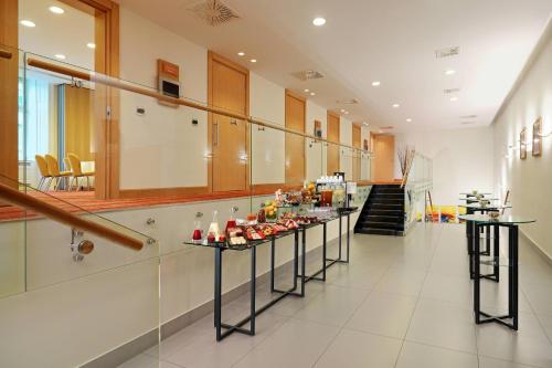 Courtyard by Marriott Budapest City Center - image 14
