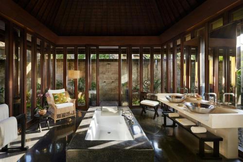 One-Bedroom Ocean Cliff  image 5