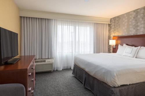 Courtyard by Marriott Des Moines West - image 2