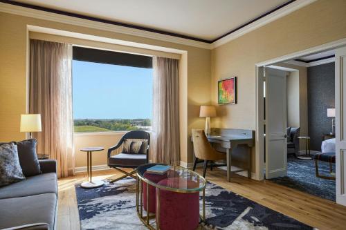 One-Bedroom King Suite