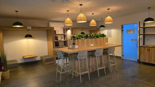 設施, Apartamento en condominio Avalon Country Club,Santa Ana, 4 personas, terraza, restaurante, piscina,  in 聖安娜