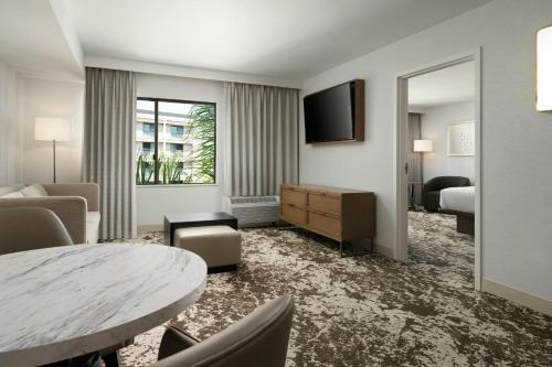 Courtyard by Marriott Los Angeles Pasadena Old Town - image 12