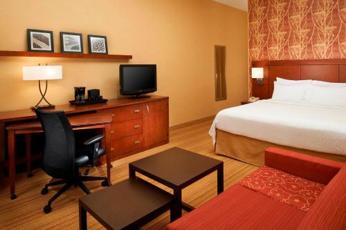 King Room with Sofa Bed and Adapted Tub - Mobility Accessible