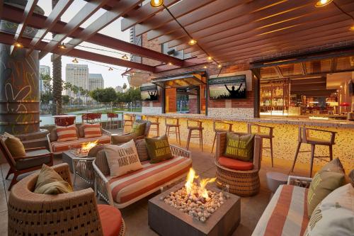 Pub/Lounge, Hilton San Diego Gaslamp Quarter near PETCO Park