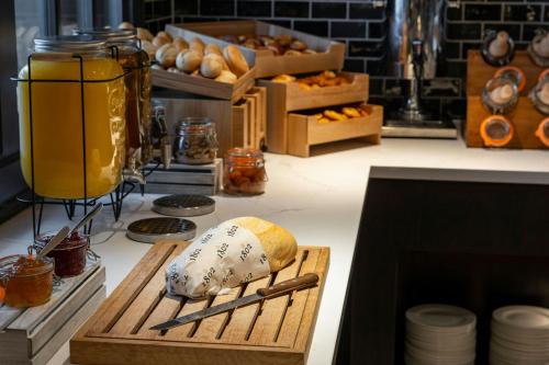 Courtyard by Marriott Edinburgh - image 6
