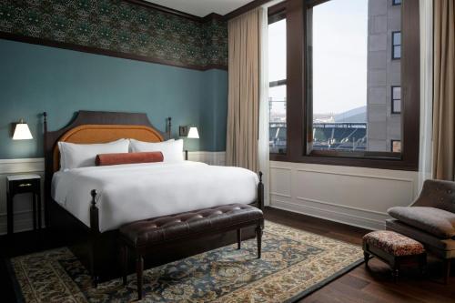 Junior King Suite with Sofa Bed room in Hotel David Whitney Autograph Collection