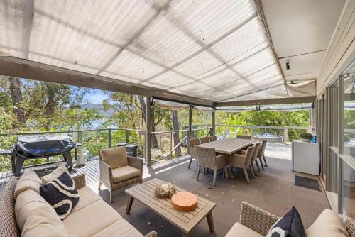 Paradise Retreat Lakehouse - Jamieson - Sleeps 10 in Howqua Inlet