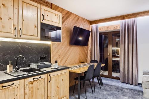ザコパネ Apartamenty Willa Kamila Zakopane z Jacuzzi 4つ星 ゲストハウス 客室