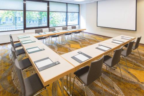 Courtyard by Marriott Düsseldorf Seestern - image 4