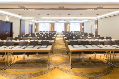 Courtyard by Marriott Düsseldorf Seestern - image 13