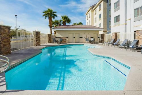 Fairfield by Marriott Inn & Suites Las Vegas Stadium Area - 수영장