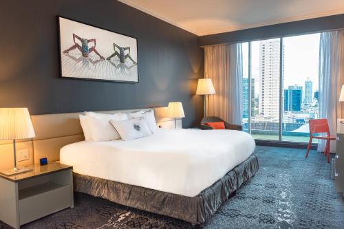 Deluxe Room 1 King Bed image 4