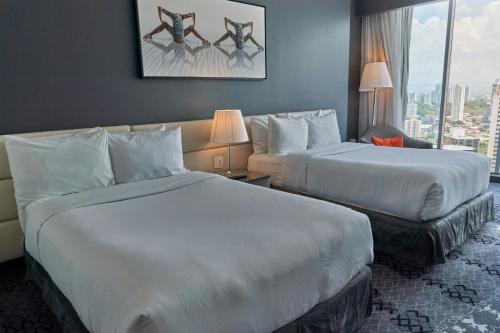 Two-Bedroom Suite with City View image 8