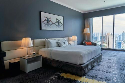 Two-Bedroom Suite with City View image 7