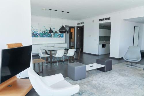 Two-Bedroom Apartment with City View image 9