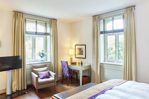 room detail thumbnail 1