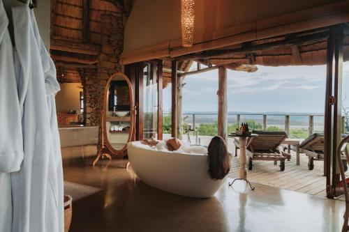 浴室, 南比蒂平原私人遊戲小屋 (Nambiti Plains Private Game Lodge) in 萊迪史密斯