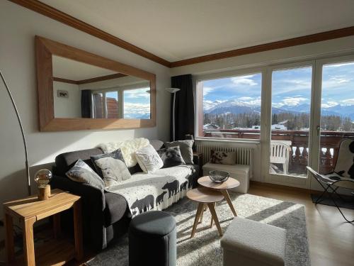 Cosy Rooftop Downtown Crans-Montana with Stunning View and Swimming Pool in Crans-Montana, Schweiz