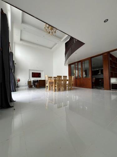 Biet Thu Nguyen Can đuong Tran Phu Vung Tau - View Bien Bai truoc - Ho boi san vuon rieng - 7 phong  in Phuong 6