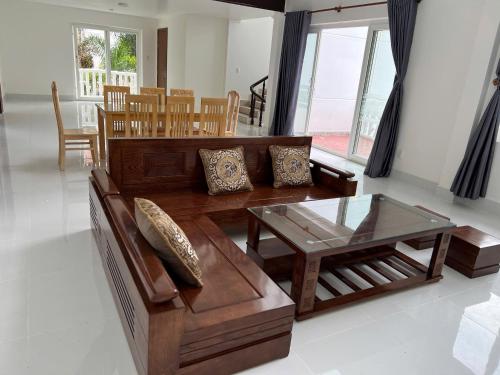 Biet Thu Nguyen Can đuong Tran Phu Vung Tau - View Bien Bai truoc - Ho boi san vuon rieng - 7 phong  in Phuong 6