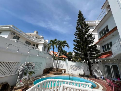Biet Thu Nguyen Can đuong Tran Phu Vung Tau - View Bien Bai truoc - Ho boi san vuon rieng - 7 phong  in Phuong 6