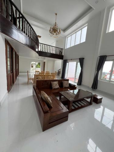 Biet Thu Nguyen Can đuong Tran Phu Vung Tau - View Bien Bai truoc - Ho boi san vuon rieng - 7 phong  in Phuong 6
