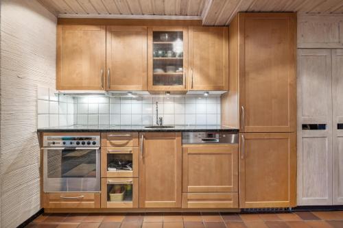 ห้องครัว, Stor barnevennlig leilighet in โฮว์เดิน