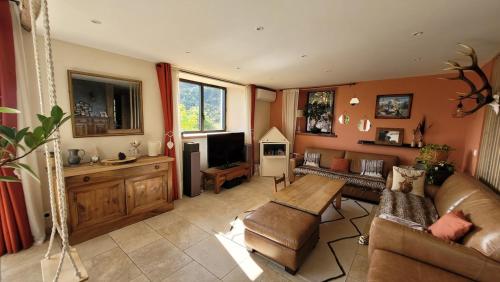 Maison La Valdiane vue lac et montagne in Rousset