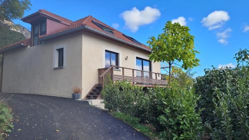 Maison La Valdiane vue lac et montagne in Rousset