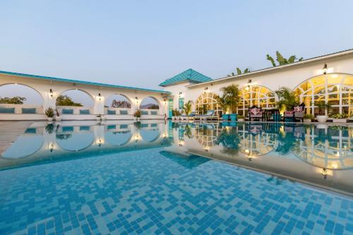 ELIVAAS Queens Town 6 BHK Pet-Friendly Retreat with Pvt Pool & Restro