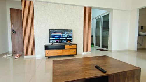 Bamboo Stays 3bhk with Skylounge & pool
