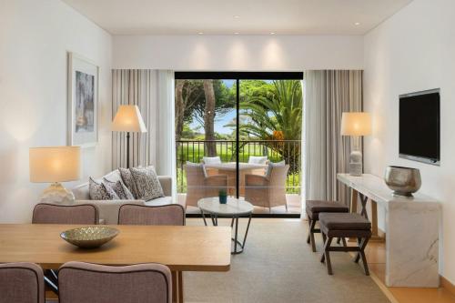 One Bedroom Ocean Suite Top Floor image 8