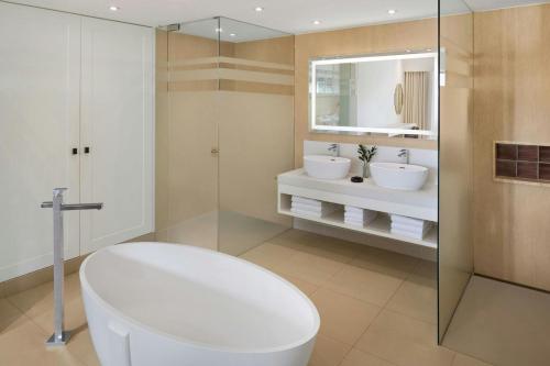 One Bedroom Ocean Suite Top Floor image 9
