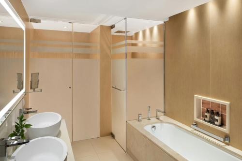 Junior Ocean Suite with Garden Access image 6
