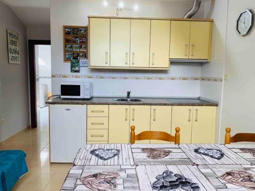 廚房, The living mountain - HAYA CORVA - Ruente in 倫特