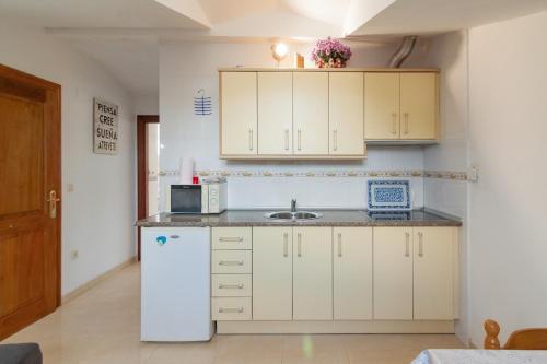 廚房, The living mountain - HAYA CORVA - Ruente in 倫特