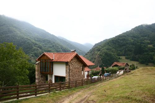 Casas Rurales y Apartamentos La Hornera