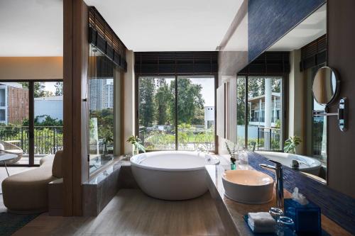 room detail thumbnail 2