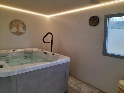 bubbelbad, The Originals City, Ara Hôtel, Landerneau in Landerneau