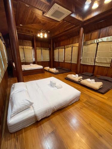 Ruen Singhanat Cafe & Resort Ruen Singhanat Cafe & Resort