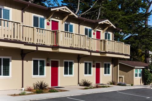 Monterey Peninsula Inn - image 8