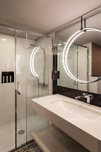 Montcalm East Autograph Collection - image 10