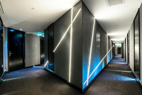 Montcalm East Autograph Collection - image 13