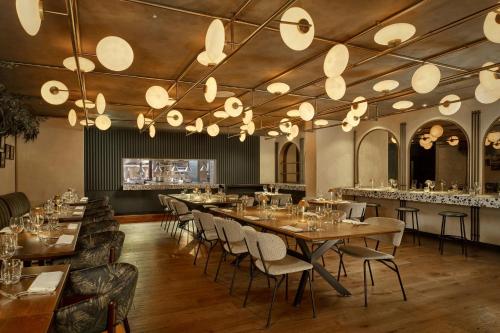 Montcalm East Autograph Collection - main image