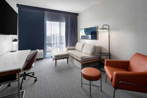 Courtyard by Marriott Lansing Downtown - image 6