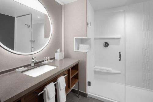 Courtyard by Marriott Lansing Downtown - image 2