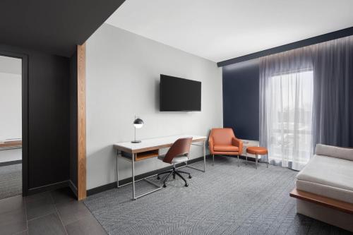 Courtyard by Marriott Lansing Downtown - image 11