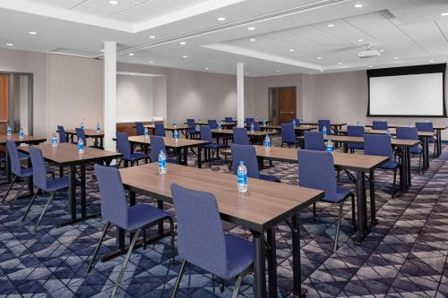 Courtyard by Marriott Lansing Downtown - image 10