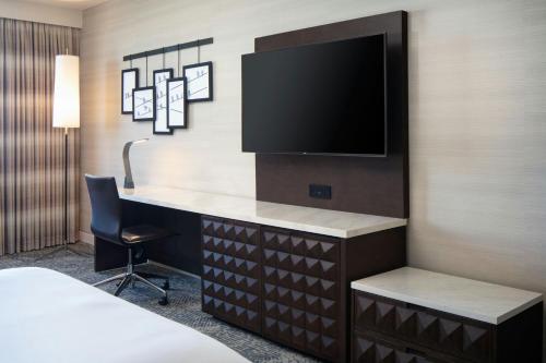 King Room - Club Level image 10